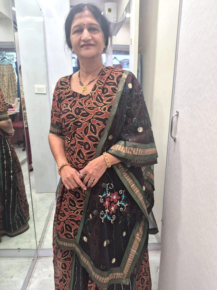 Outfit by Aarya Fashion, reviewed by Vaishali Khond