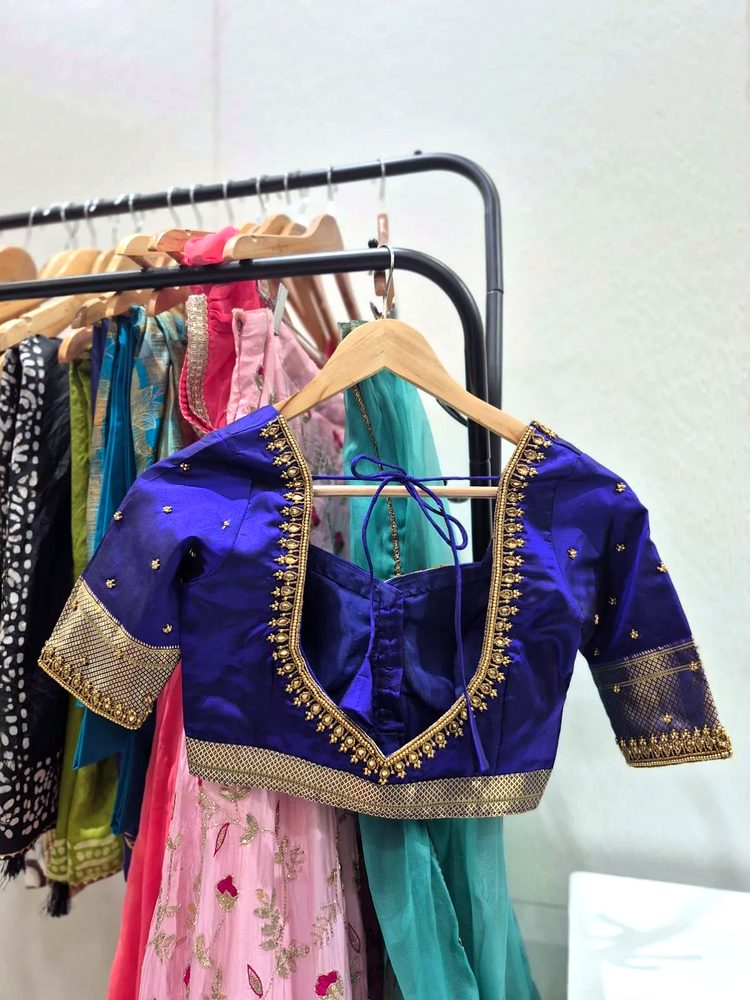 Outfit by Aarya Fashion, reviewed by Ranavli Dube