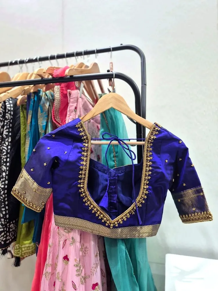 Outfit by Aarya Fashion, reviewed by Ranavli Dube